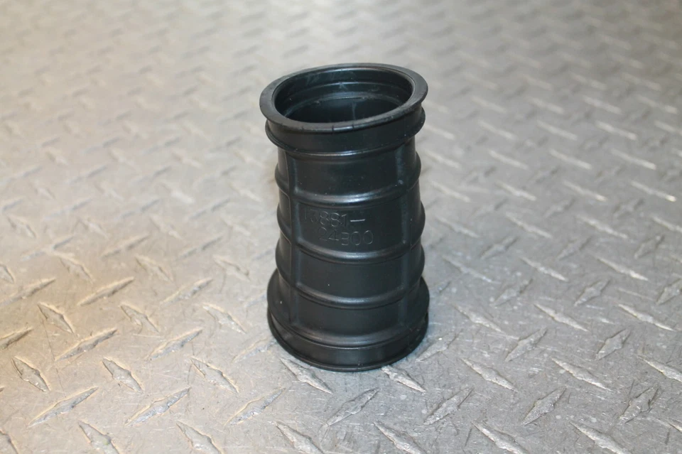 01 Suzuki Savage 650 Boulevard S40 进气管 原始设备制造商 — 第 2/4 张图片