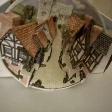 David Winter Cottages - Collector's Guild Piece - 3D Plaque - Cobblestone Street
