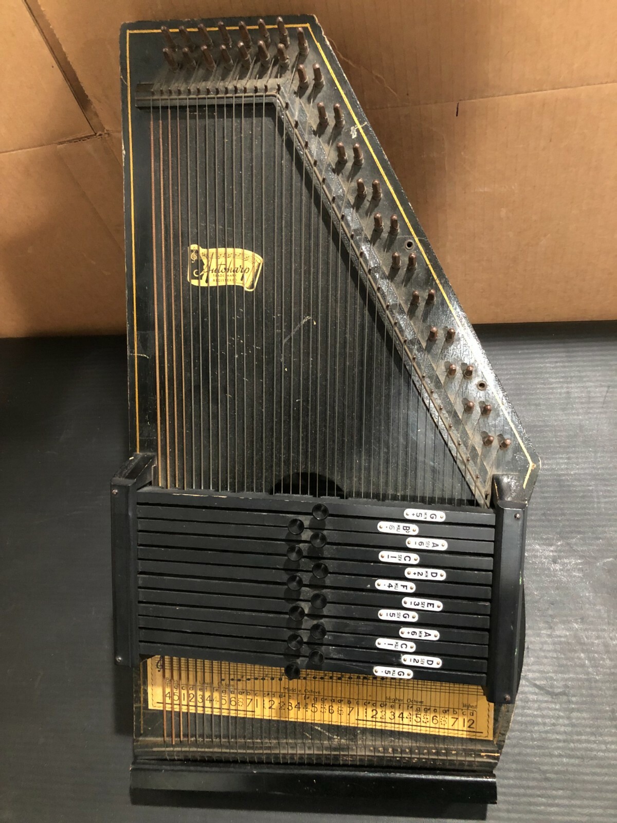 как выглядит VINTAGE AUTOHARP TRADE MARK REGISTERED FREE SHIPPING фото