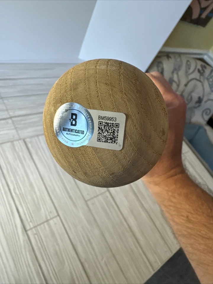 Vladimir Guerrero Sr. Signed Bat LS C271 HOF 2018 Beckett Authentic Expos Angels - Image 4 of 4