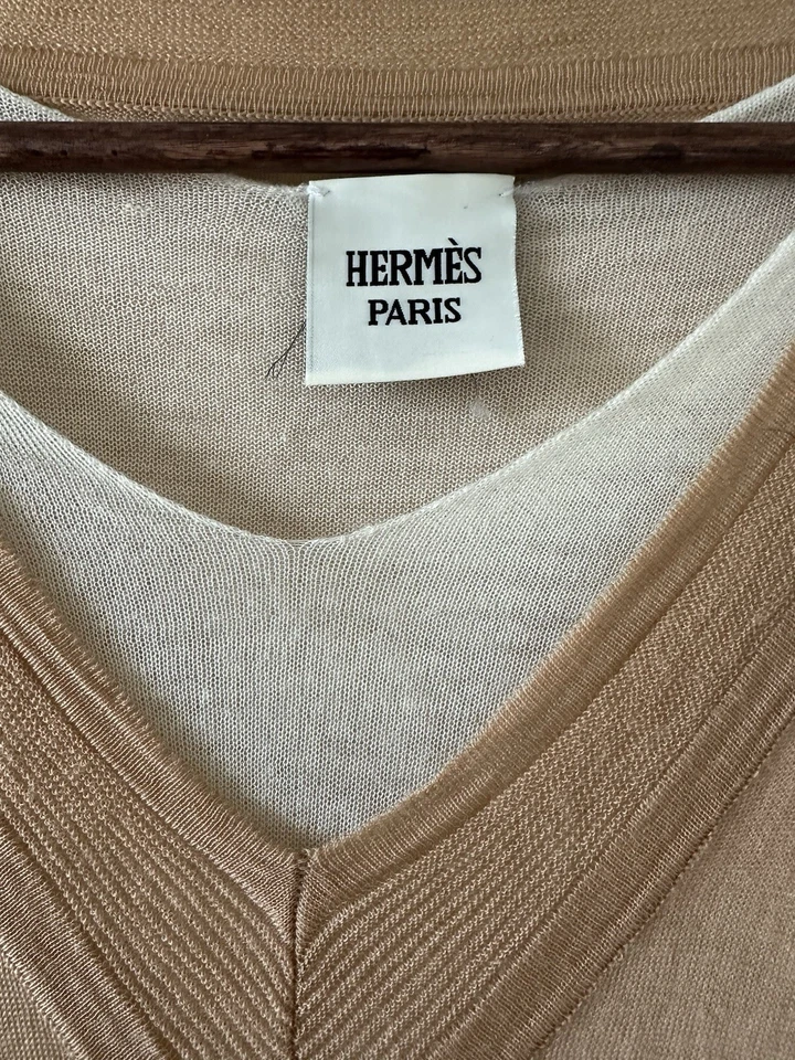 Suéter Hermès Color Nude Cuello en V Seda y Cachemira Look de Dos Piezas Foto 2 de 4