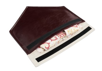 Cover for mitre Couverture pour mitre Cubierta para mitra Vestment