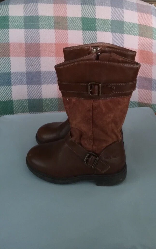 BOTAS NINE WEST NIÑAS TALLA 8 TACÓN BLOQUE MARRÓN CIERRE CREMALLERA HEBILLA DETALLES Foto 2 de 4