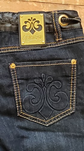 Dereon Capri Jeans Womens Size 7/8 Hem Buttons Fleur De Lis Back Pockets READ - Picture 11 of 12