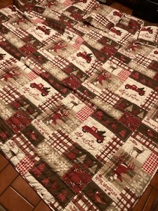 Full/ Aueen Let It Snow Christmas Spread/ 2 Shams Multicolor