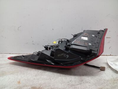Used Left Tail Light Assembly fits: 2019 Hyundai Elantra Sedan quarter panel mou