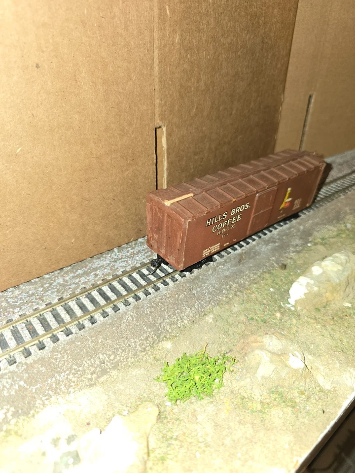 Vintage HO Varney Embossed Cardstock Sided Box Car, Hills Bros. Coffee - Image 3 of 4