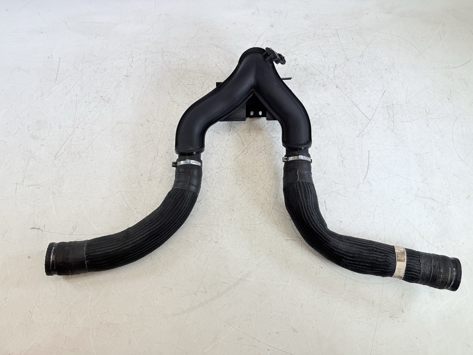 2014 - 2017 Maserati Ghibli Air Inlet Intake Duct Tube Hose Assembly OEM