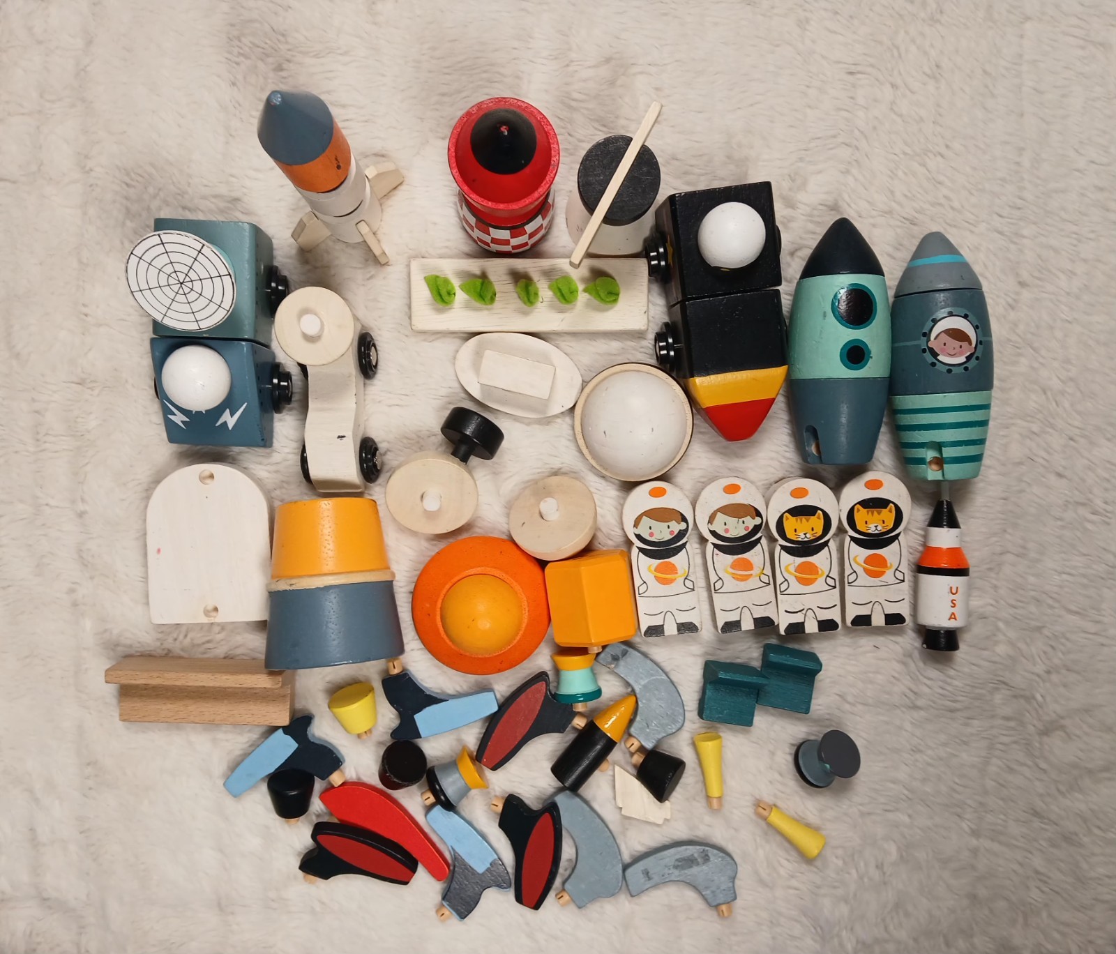 Tender Leaf Random Space Themed Wooden Playset Set Pieces