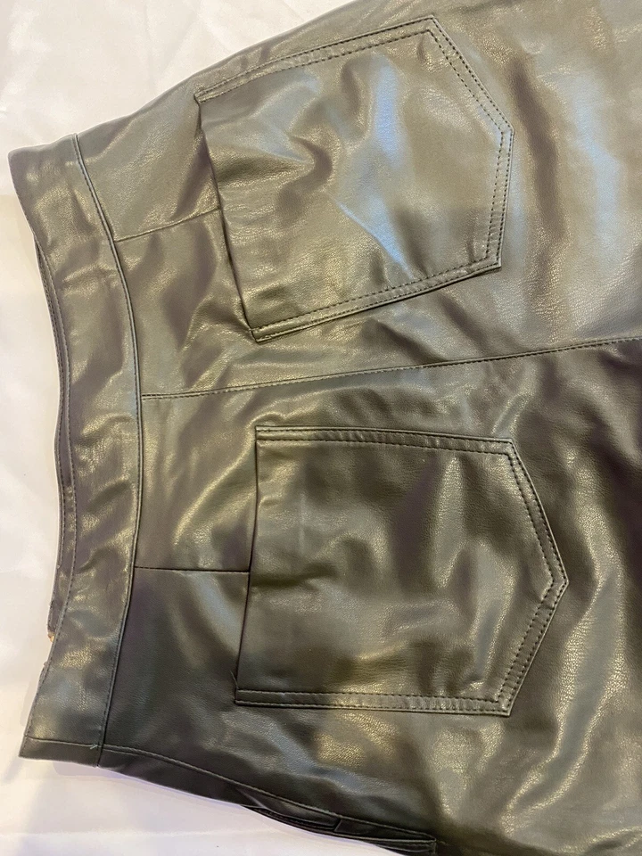 Pantalón corto Zara verde oliva, talla S, Foto 4 de 4