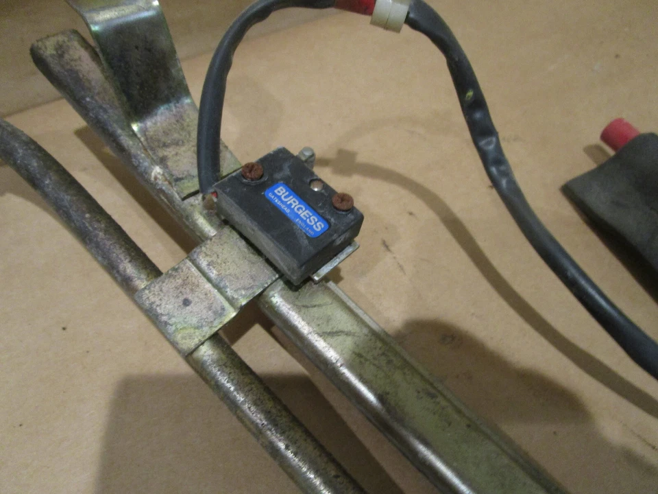 Conjunto elevador ventana puerta Ferrari 348.355 Spider LH con motor - P/N 63645300 Foto 2 de 4