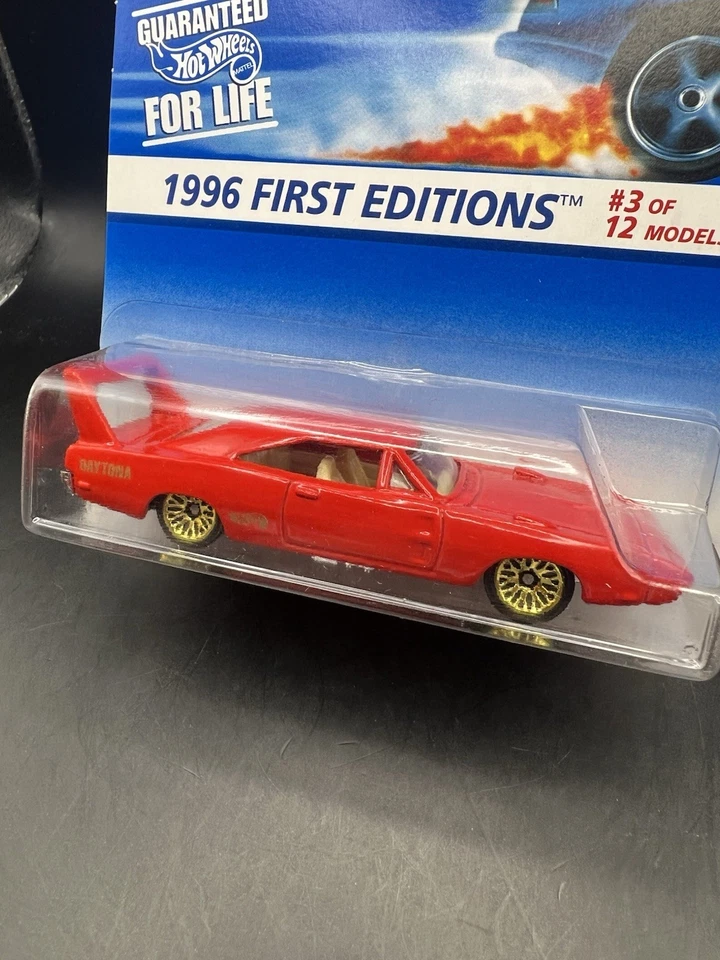 Hot Wheels 1996 первое издание 1970 Charger Daytona красная с золотым кружевом No382 - Изображение 3 из 4