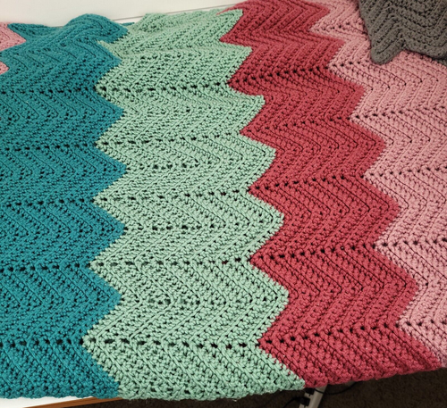 Vintage 70s Handmade Chevron Zigzag Crochet Afghan Blanket 40"x78" Granny Throw - Picture 7 of 9