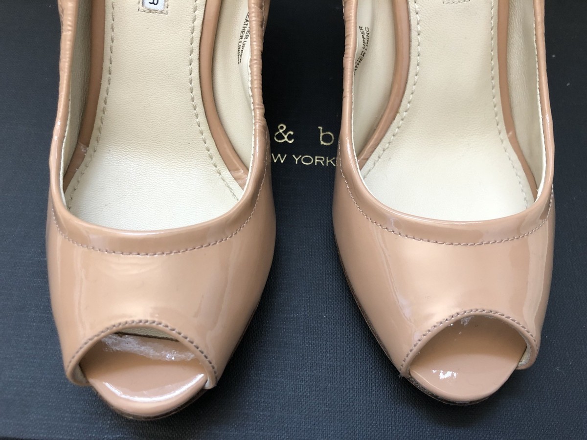 NEW VERA WANG Nude/Pale Pink Patent Leather Opened Toe Wedge