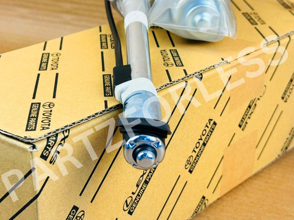 86300-60161 ANTENA TOYOTA ORIGINAL OEM Lexus LX470 Land Cruiser UZJ100 CON SOPORTE Foto 4 de 4