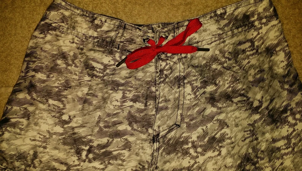 Youth size 12 Nike 6.0 White &  Grey swirled Boardshorts with pocket  - Image 2 of 4