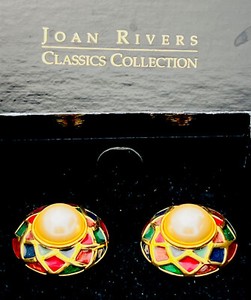 Authentic Signed Joan Rivers Vintage Gold Plated Enamel Faux Pearl Clip Earring