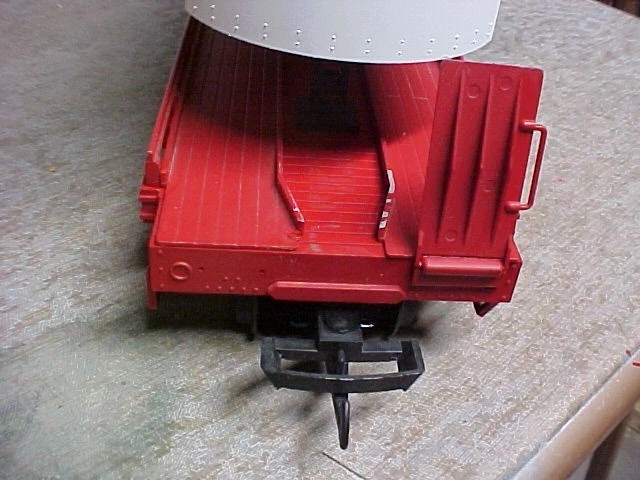 USA TRAINS R17044 UNION PACIFIC TRAILER TRAIN No. 476851 FLAT CAR Bekins G Scale - Image 2 of 4