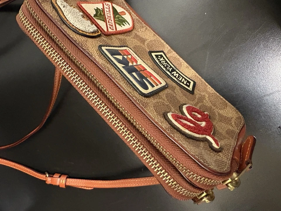 Bolsa de ombro COACH COACH (Coach) C6842 Kira tiracolo assinatura C6842 marrom - Imagem 2 de 4