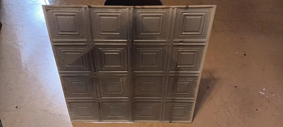 Lote de 10 azulejos de techo antiguos de hojalata 2'x 2' Foto 2 de 2