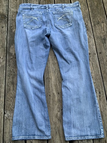 Silver Jeans Suki Bootcut Denim Womans Size 22/32(31) Lightwash Worn - Picture 3 of 13