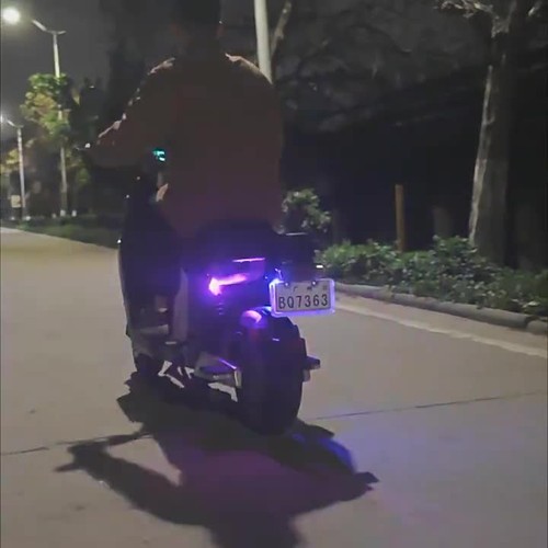 2Pcs Wireless LED Strobe Light Remote Control Warning USB Chargeable Bike - Video 1 van 1