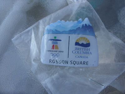  2010 OLYMPIC PIN VANCOUVER BRITISH COLUMBIA BC GOVERNMENT ROBSON SQUARE