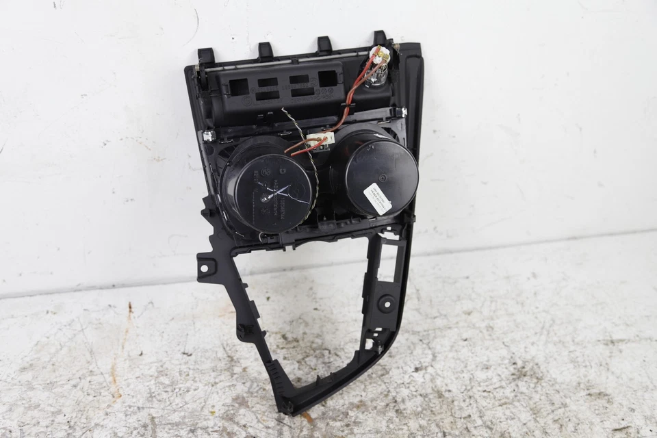 Portavasos para consola central delantera BMW F30 F36 F32 328i 335i 428i 435i Foto 3 de 3