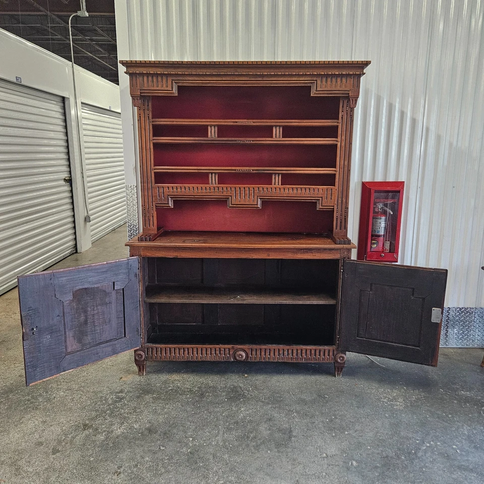 Armario francés de nogal campestre del siglo XIX con herrajes de hierro Foto 3 de 4