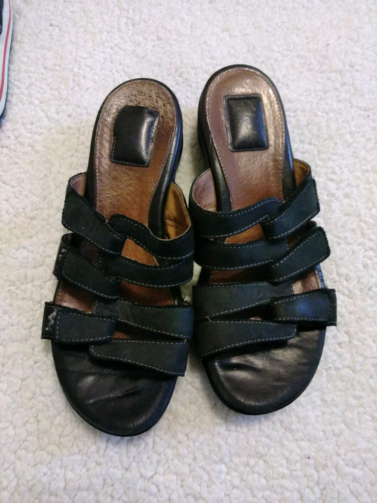 CLARKS Clark's Artisan Woman's Sz 6.5M Sandals Flip Flops Black Adjustable Strap
