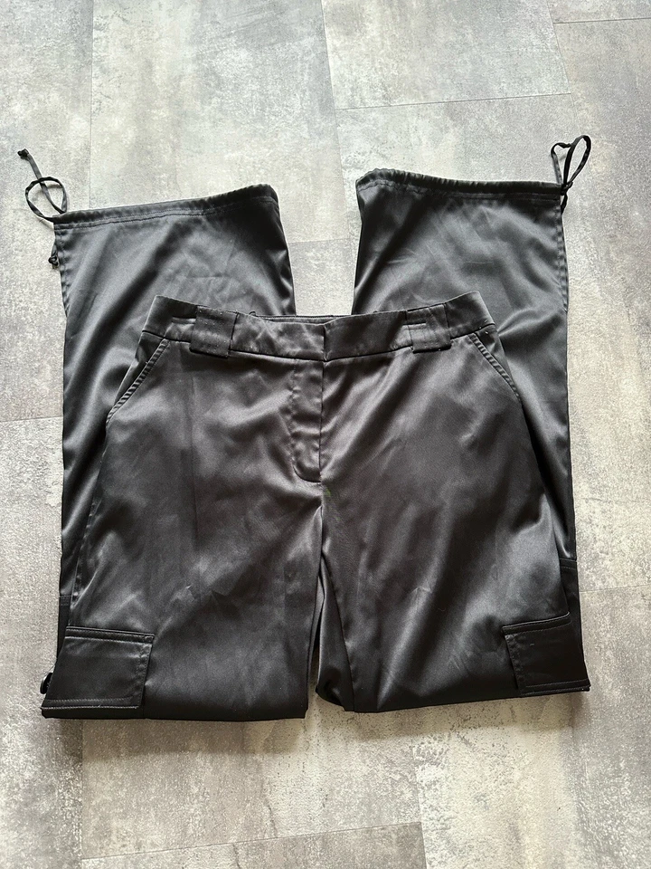 Pantalones de satén Apostrophe cargo negros con cordón pierna ancha pantalón tiro medio Foto 4 de 4