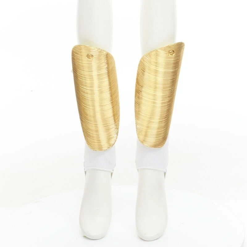 rares chaussettes protège tibias rembourrées dorées logo GUCCI Alessandro Michele 2019 Runway GG