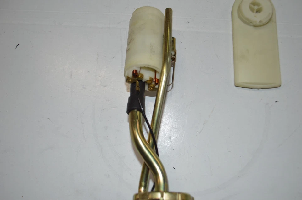 BMW E30 318i 325i 325e 325is BOMBA DE COMBUSTÍVEL FABRICANTE DE EQUIPAMENTO ORIGINAL VDO 16141179415 NOS 1984-87 - Imagem 3 de 4