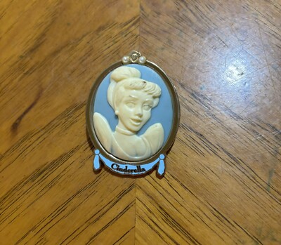 2003 Disney WDW Exclusive Porcelain Sculpted Cameo Pearls Cinderella Pin