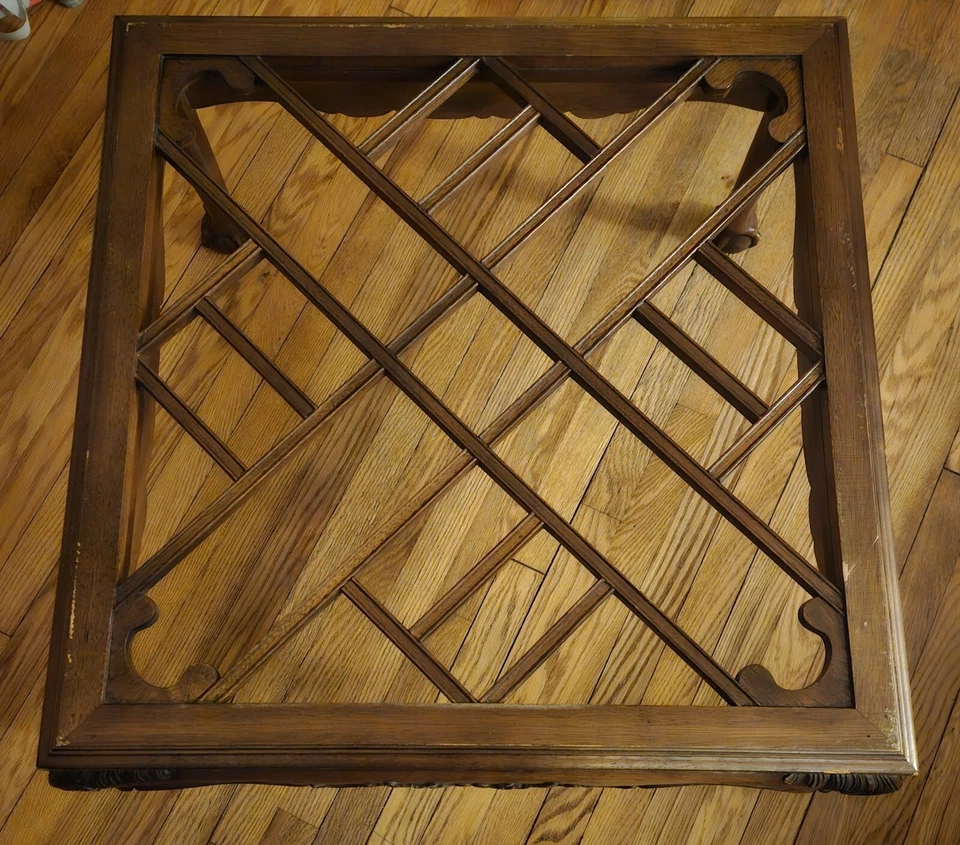 Mesa de centro vintage Hollywood Regency Lattice con tapa de vidrio personalizada Foto 3 de 4