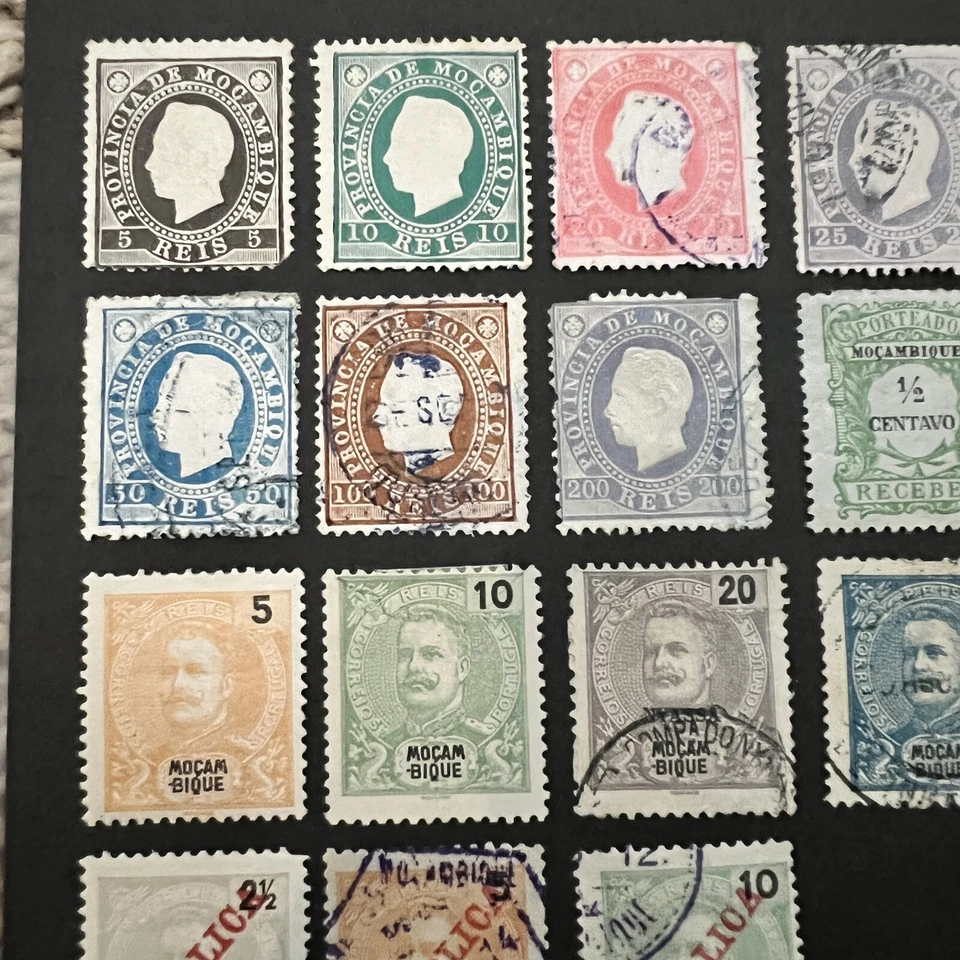 MOZAMBIQUE LOTE DE SELLOS EN PÁGINA, ESCASOS, TEMPRANOS, PECES, MAPAS, ESCUDOS, SOBREIMPRESIONES Foto 4 de 4