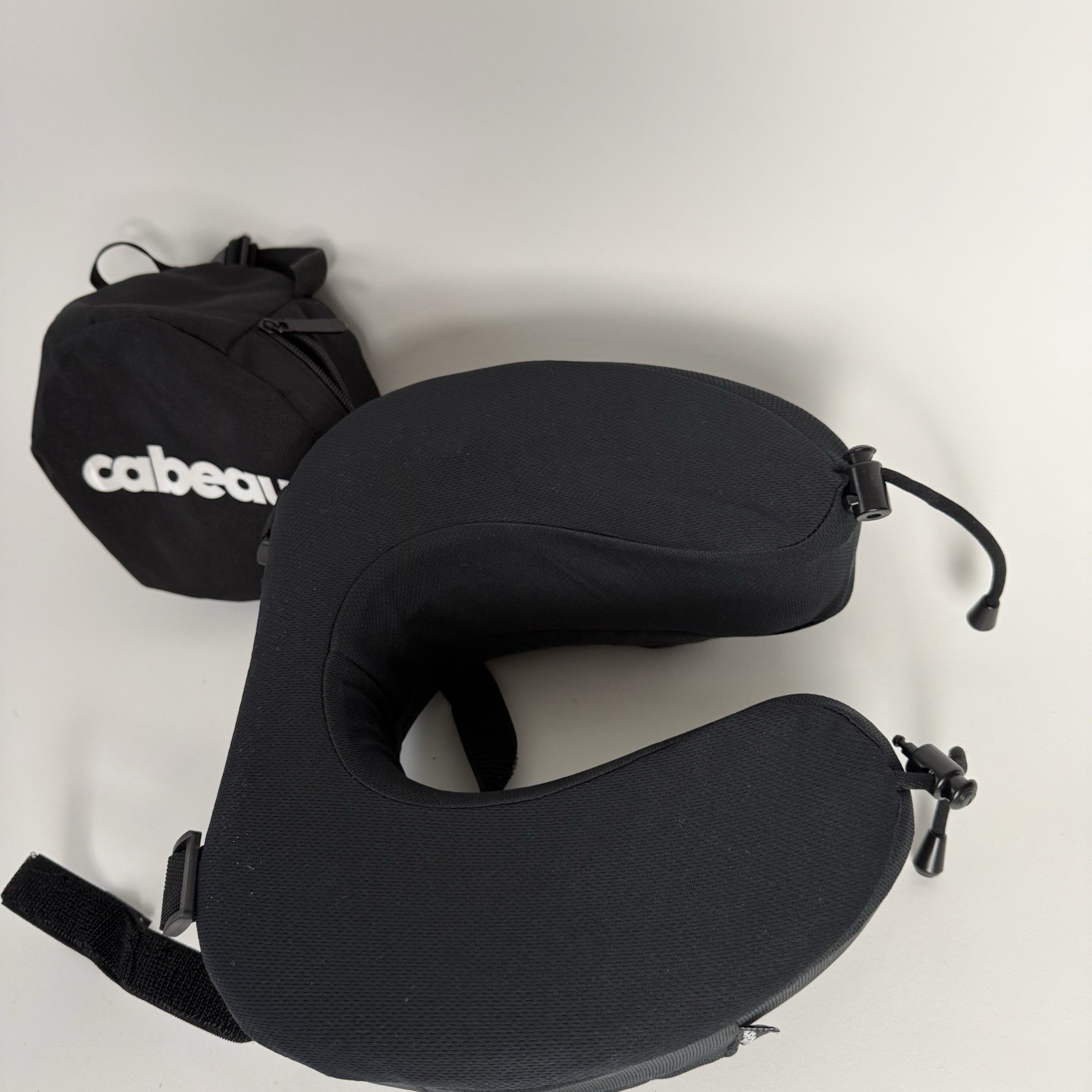 Cabeau TNE S3 Travel Neck Pillow with HeadCatch Support Memory Foam +straps Blck