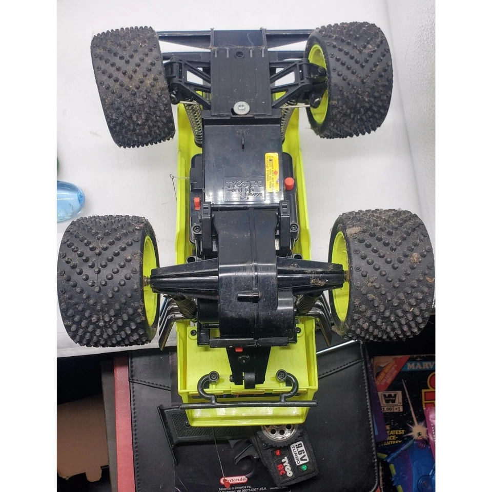 VINTAGE TYCO HAMMER RADIO CONTROLLED TRUCK WITH BATTERY AND REMOTE CONTROL - Image 4 of 4