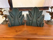 Grandi antiche foglie da appendere a colonne intagliate da recupero architettonico