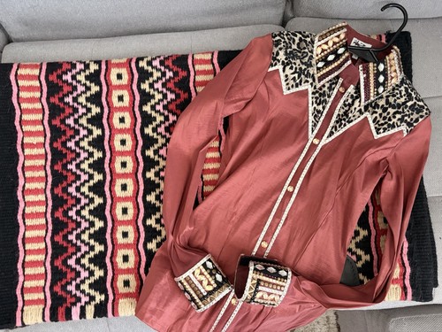 The Bling Boutique Women's Western Show shirt and matching pad size s