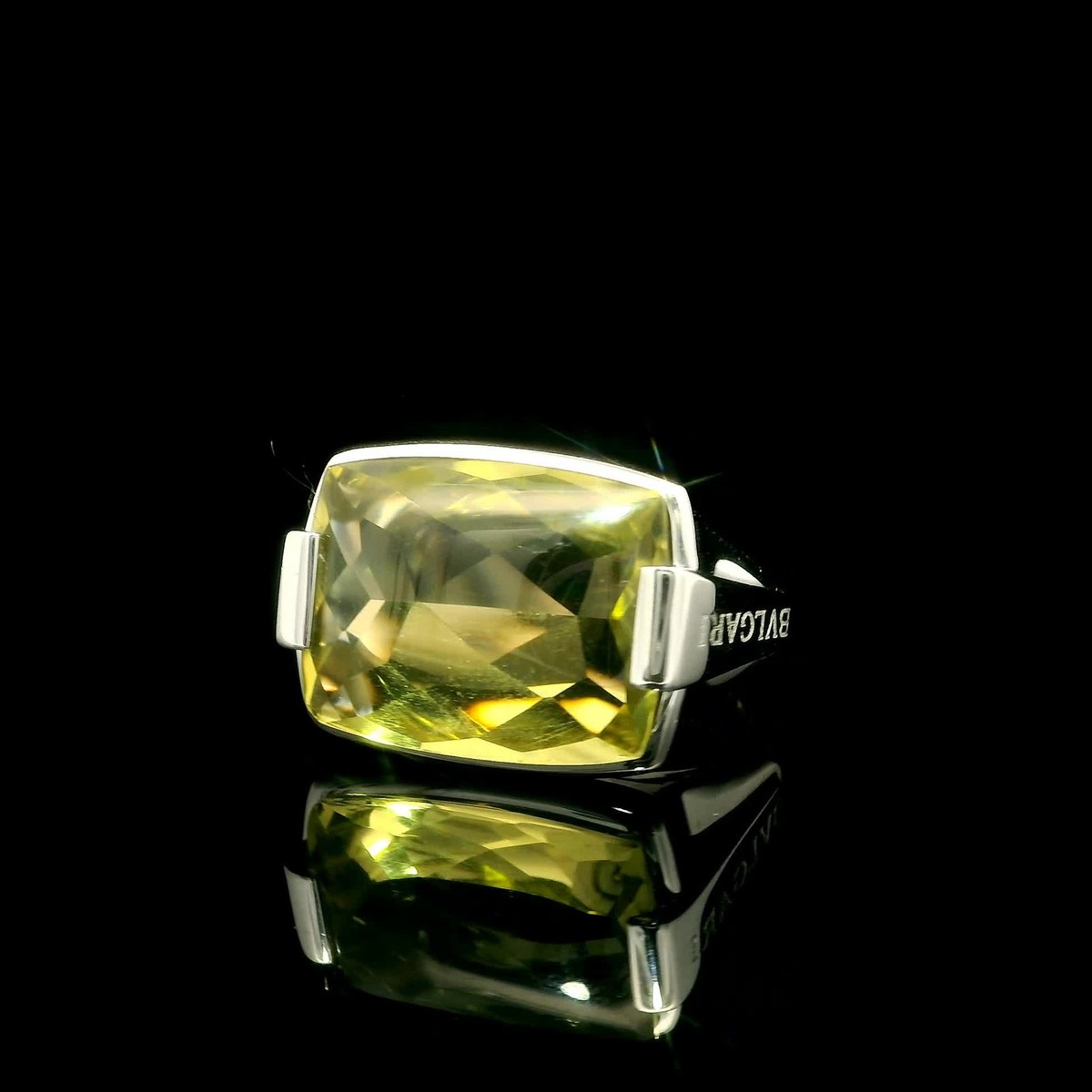 超人気BVLGARIゴールドトーン クリスタル バングル ~ 楽天市場】ブルガリ BVLGARI バングル B-zero1 ビーゼロワン