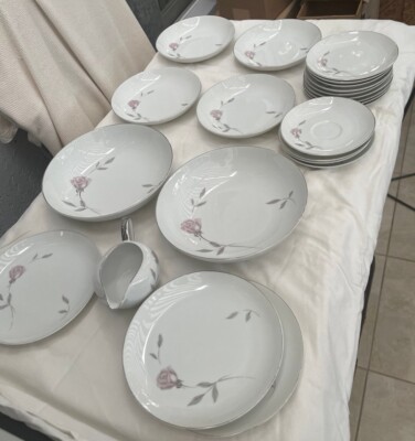Mikasa Primrose 8194 53-Piece Assorted Fine China Collection - Japan - Beautiful