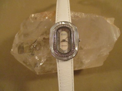 Women display picture 2