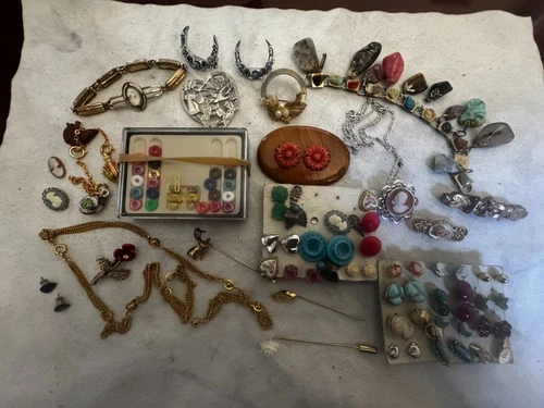 Lot Vintage Costume Jewelry  Earrings Bracelets Pins Brooches Necklace Cameo