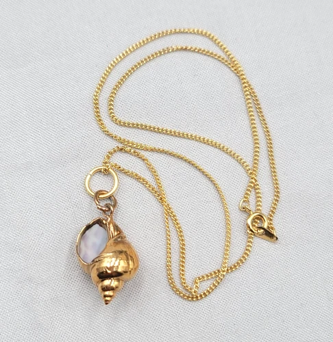 Vintage Gold Plated Real Seashell Pendant Necklace 18" Estate Costume Jewelry