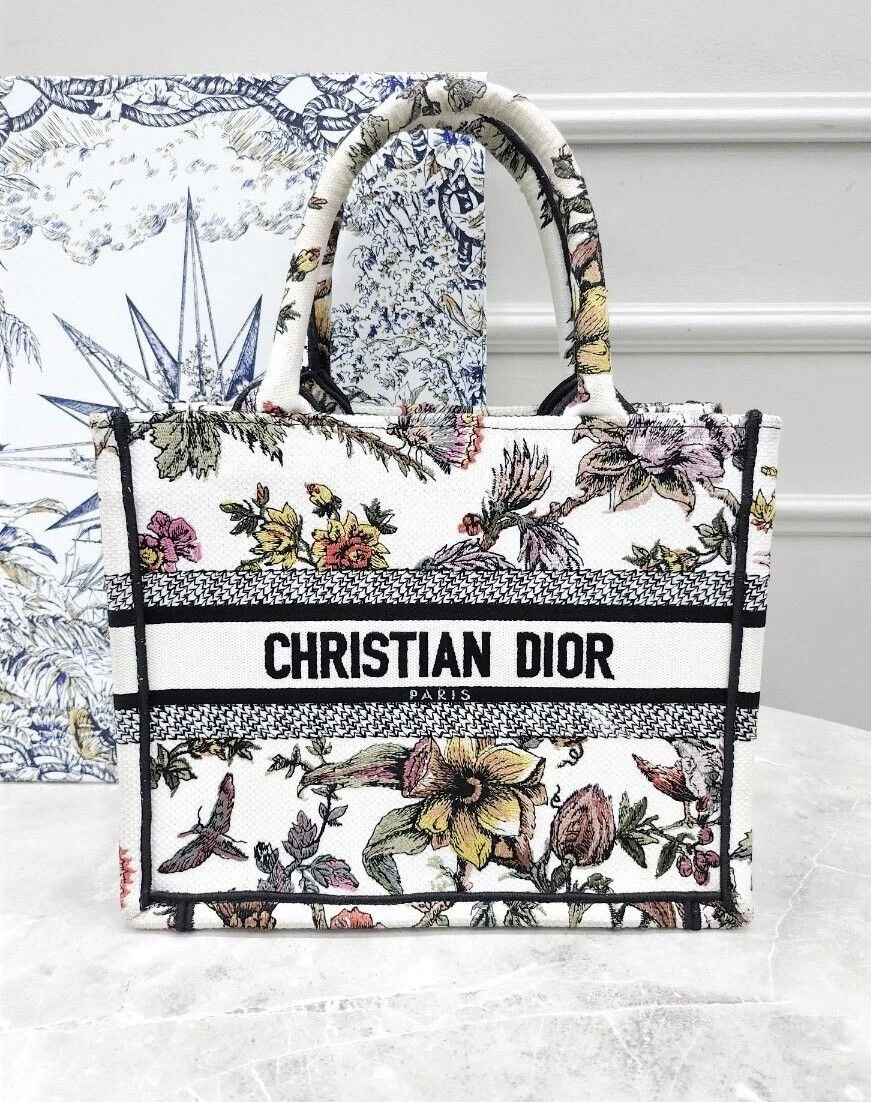Petit fourre tout blanc Dior Jardin livre broderie botanique 60143135