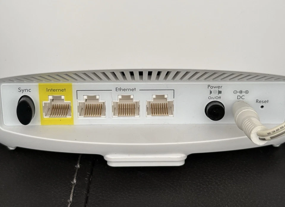 NETGEAR Orbi RBR50v2 White Tri-band AC3000 Router Plus Satellite - Image 3 of 4