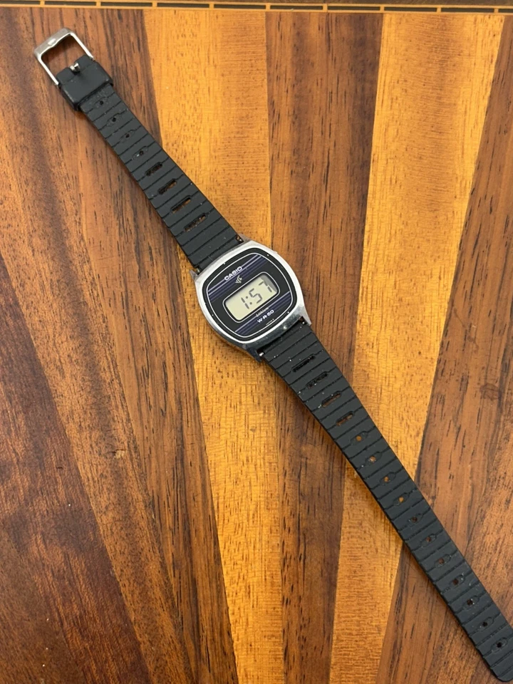 Vintage Casio Watch Women RARE Marlin LW-302 80's Vintage LCD 25mm - READ - Image 4 of 4