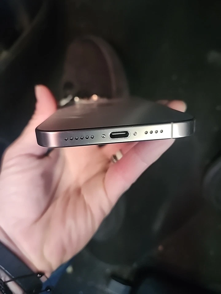 Apple iPhone 16 Pro Max - 256 GB - Gold (T-Mobile) - Parts Only - Image 3 of 4