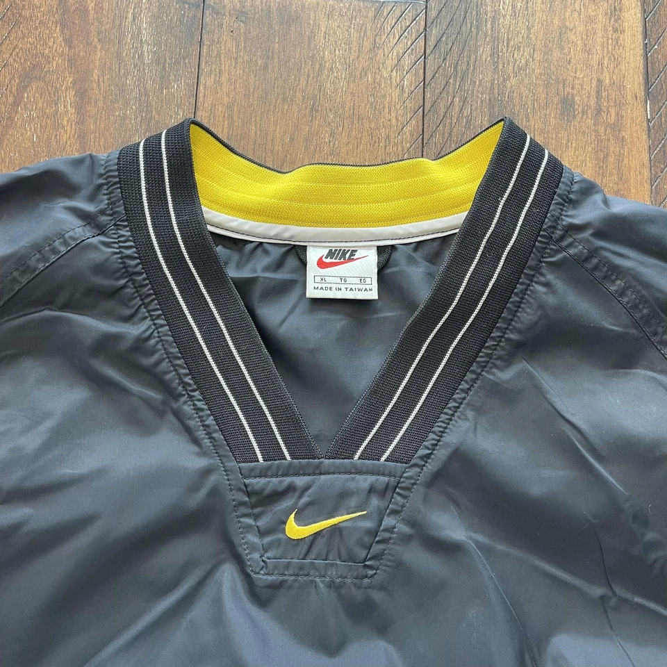 Jaqueta pulôver masculina Nike XL preta gola V corta-vento golfe bordada Swoosh - Imagem 3 de 4